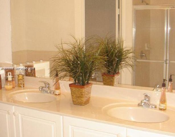 8041 NW 114th Pl 8041, Doral, FL 33178