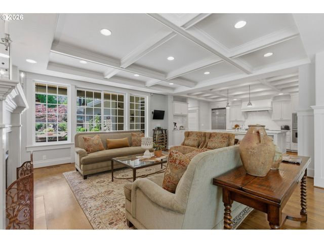 558 6TH St, Lake Oswego, OR 97034