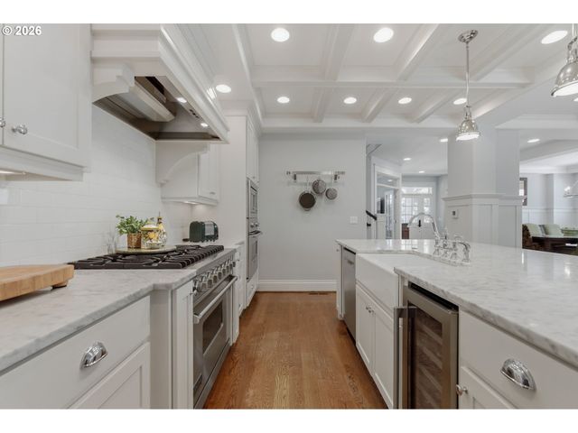 558 6TH St, Lake Oswego, OR 97034
