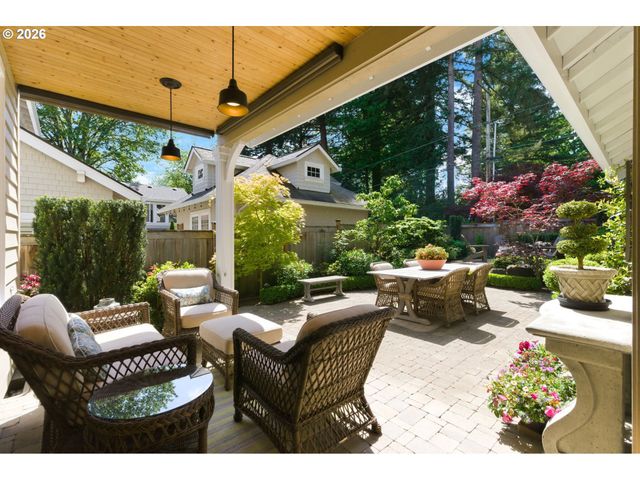 558 6TH St, Lake Oswego, OR 97034