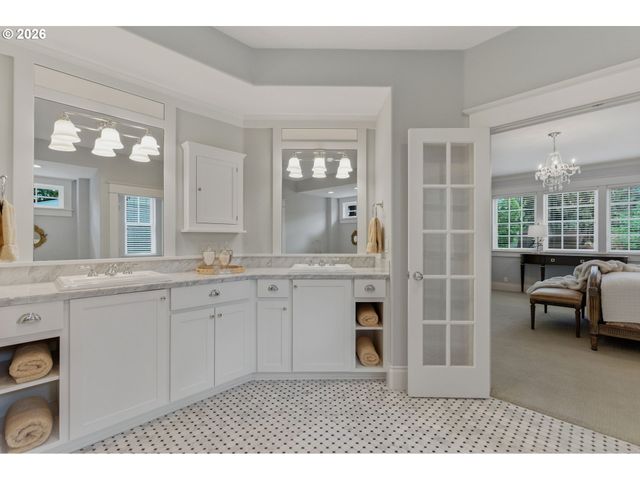 558 6TH St, Lake Oswego, OR 97034