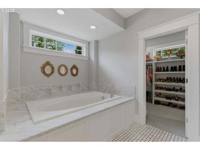 558 6TH St, Lake Oswego, OR 97034