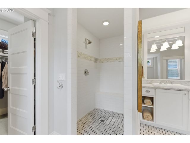 558 6TH St, Lake Oswego, OR 97034
