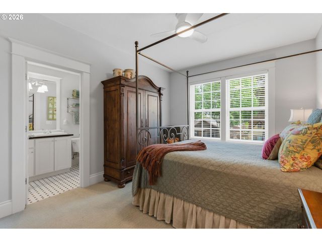 558 6TH St, Lake Oswego, OR 97034