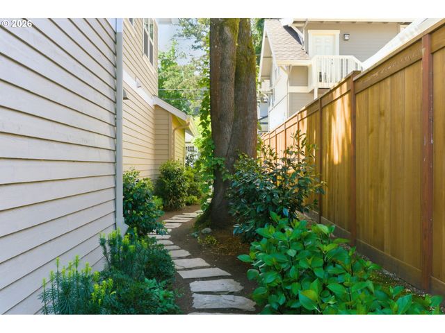 558 6TH St, Lake Oswego, OR 97034