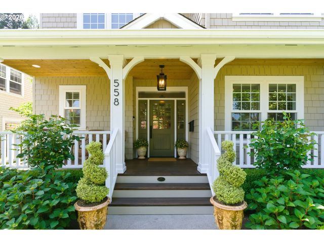 558 6TH St, Lake Oswego, OR 97034