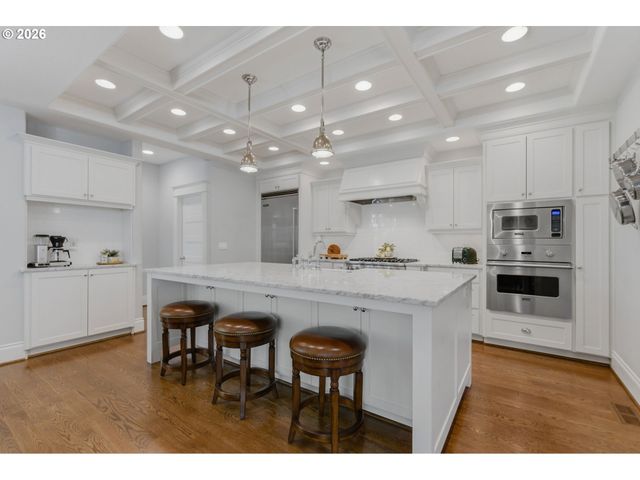 558 6TH St, Lake Oswego, OR 97034