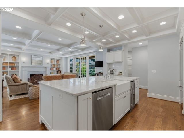 558 6TH St, Lake Oswego, OR 97034