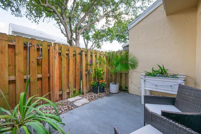 2900 Dorchester Lane 2900, Cooper City, FL 33026