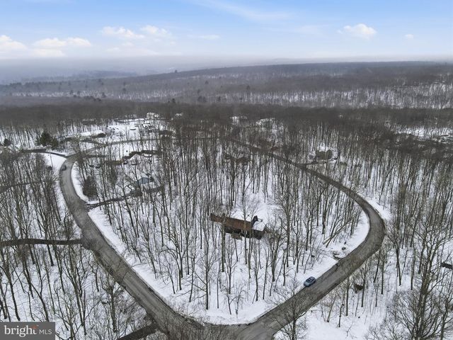 2309 DEER TRACK LN, East Stroudsburg, PA 18302