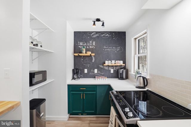 2309 DEER TRACK LN, East Stroudsburg, PA 18302