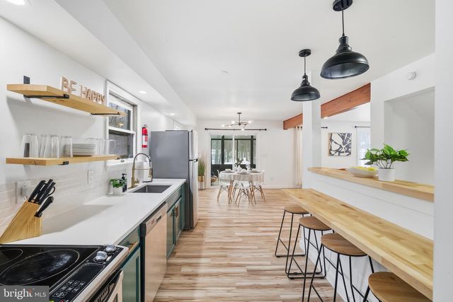 2309 DEER TRACK LN, East Stroudsburg, PA 18302