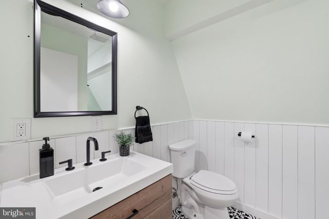 2309 DEER TRACK LN, East Stroudsburg, PA 18302