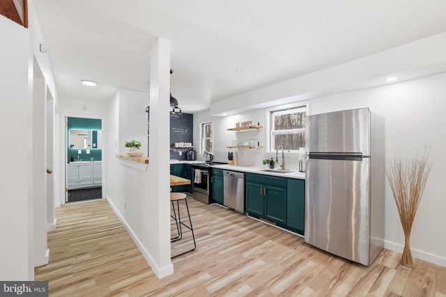 2309 DEER TRACK LN, East Stroudsburg, PA 18302