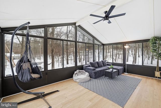 2309 DEER TRACK LN, East Stroudsburg, PA 18302