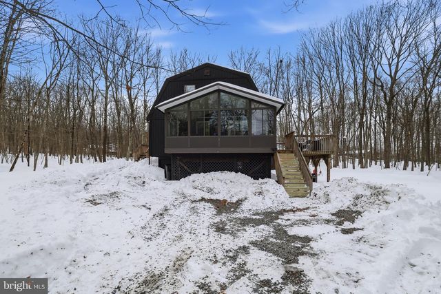 2309 DEER TRACK LN, East Stroudsburg, PA 18302