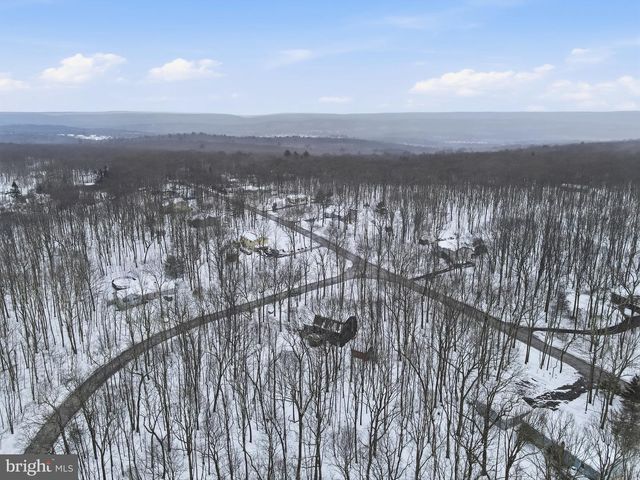 2309 DEER TRACK LN, East Stroudsburg, PA 18302