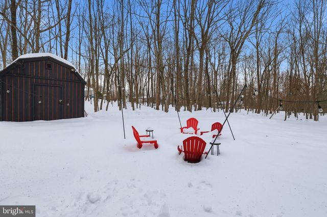 2309 DEER TRACK LN, East Stroudsburg, PA 18302