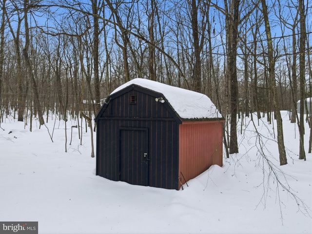 2309 DEER TRACK LN, East Stroudsburg, PA 18302