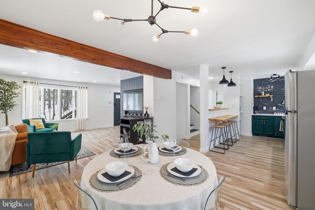 2309 DEER TRACK LN, East Stroudsburg, PA 18302