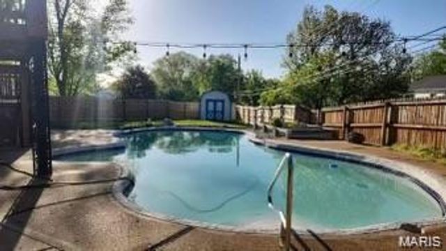 25 Bernie Circle, Maryland Heights, MO 63043
