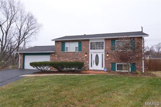 25 Bernie Circle, Maryland Heights, MO 63043
