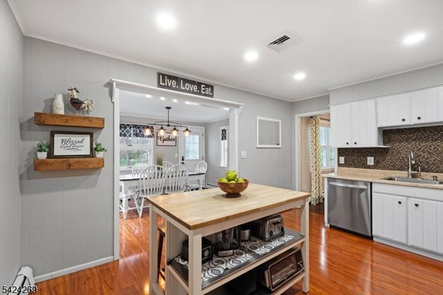 3 Beaver Dam Rd, Randolph Twp., NJ 07869