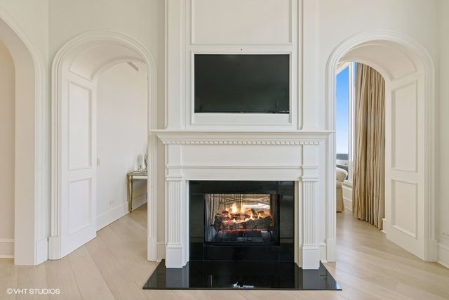 55 E ERIE Street 5302, Chicago, IL 60610