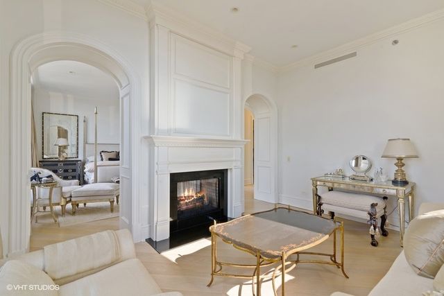 55 E ERIE Street 5302, Chicago, IL 60610
