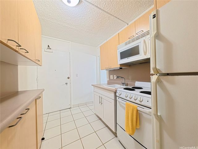 2442 Tusitala Street 211, Honolulu, HI 96815