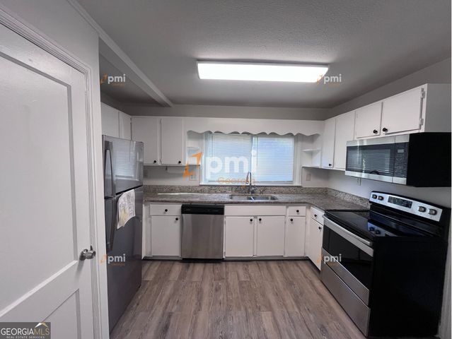 413 Hilltop Circle, Mableton, GA 30126