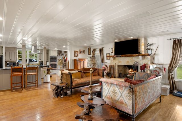 339 Henderson Branch Rd, Ingram, TX 78025
