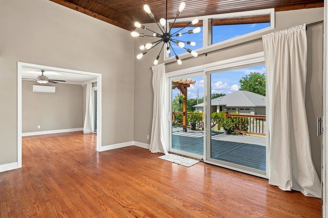709 RUSSELL BLVD, Columbia, MO 65203