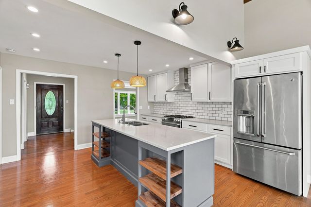 709 RUSSELL BLVD, Columbia, MO 65203