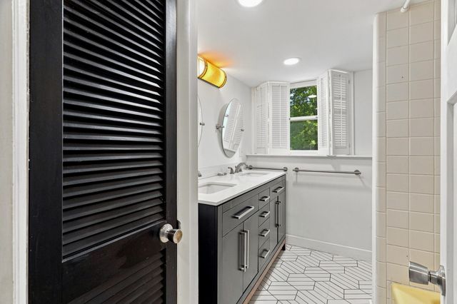 709 RUSSELL BLVD, Columbia, MO 65203