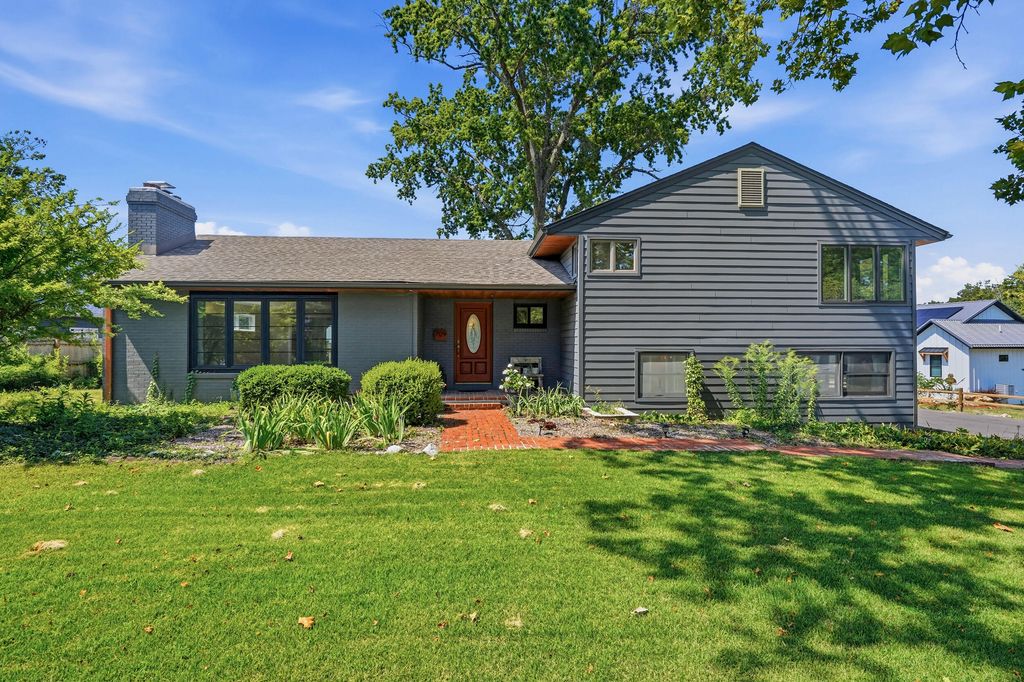 709 RUSSELL BLVD, Columbia, MO 65203