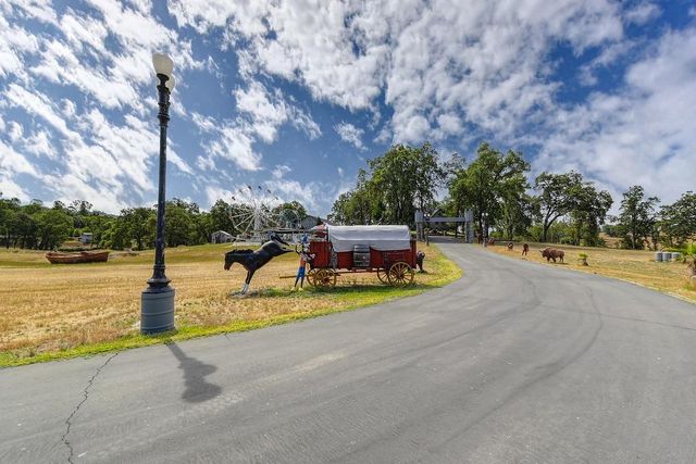 16390 Ridge Rd, Jackson, CA 95642