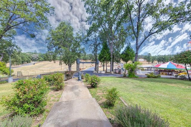 16390 Ridge Rd, Jackson, CA 95642