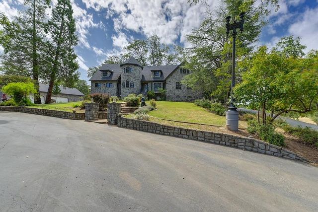 16390 Ridge Rd, Jackson, CA 95642