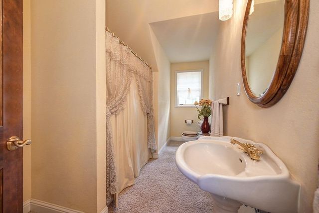 16390 Ridge Rd, Jackson, CA 95642