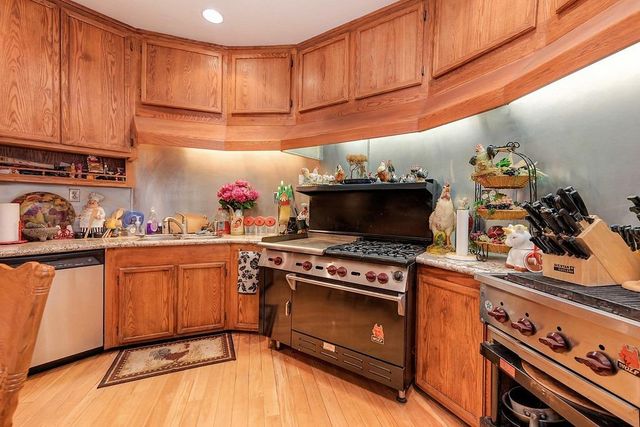16390 Ridge Rd, Jackson, CA 95642