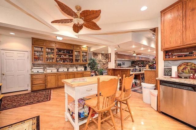 16390 Ridge Rd, Jackson, CA 95642