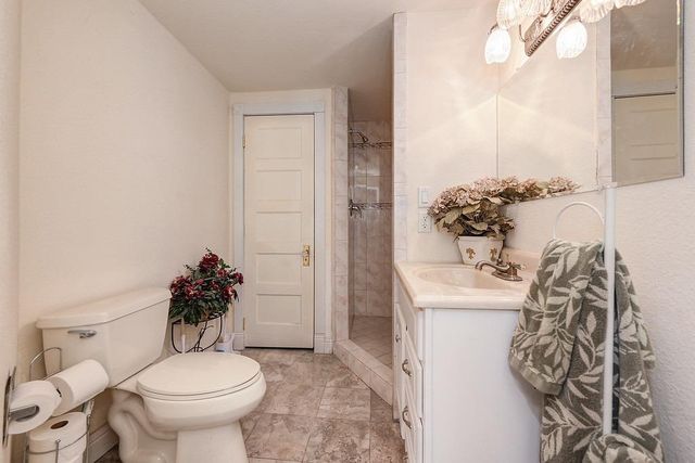 16390 Ridge Rd, Jackson, CA 95642