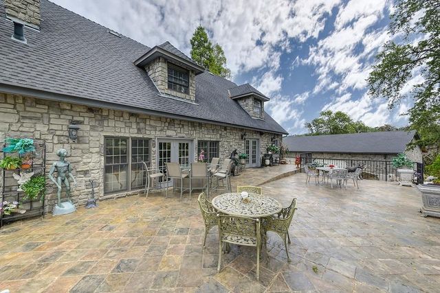 16390 Ridge Rd, Jackson, CA 95642
