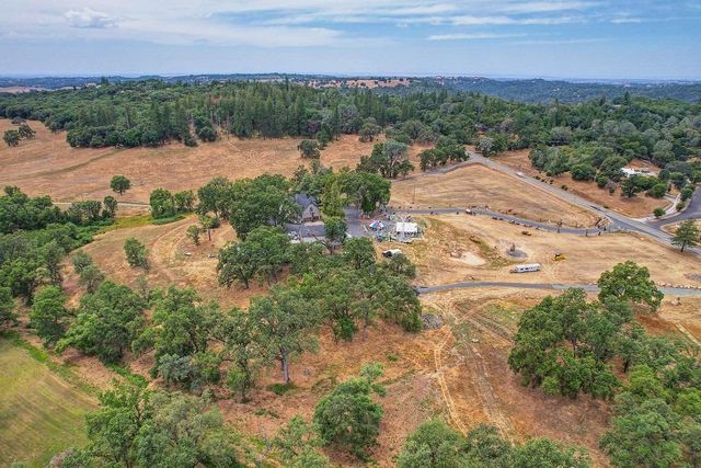 16390 Ridge Rd, Jackson, CA 95642
