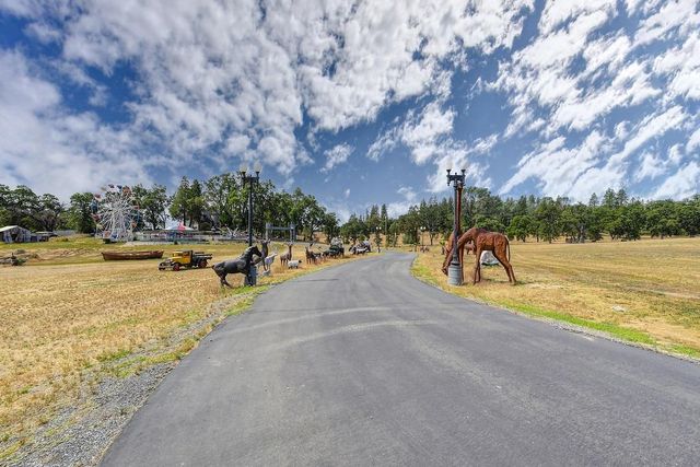 16390 Ridge Rd, Jackson, CA 95642
