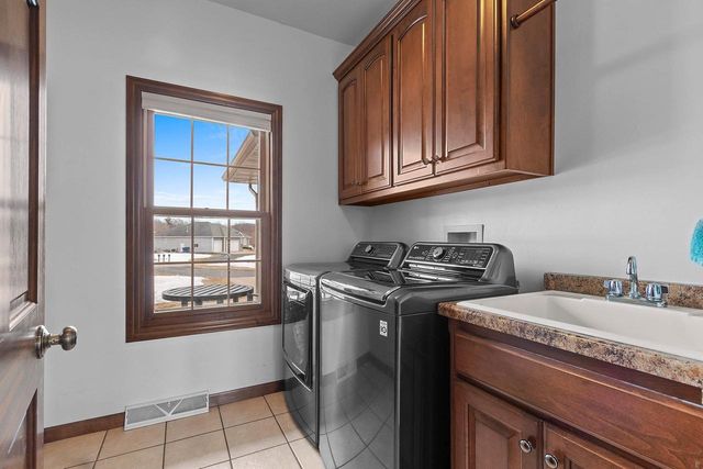 3405 HAWK RIDGE TRAIL, Green Bay, WI 54313