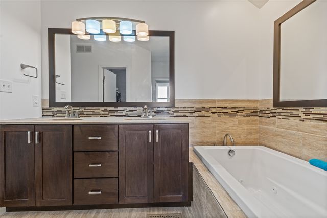 727 SE Richland Court, Ankeny, IA 50021