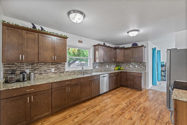 727 SE Richland Court, Ankeny, IA 50021