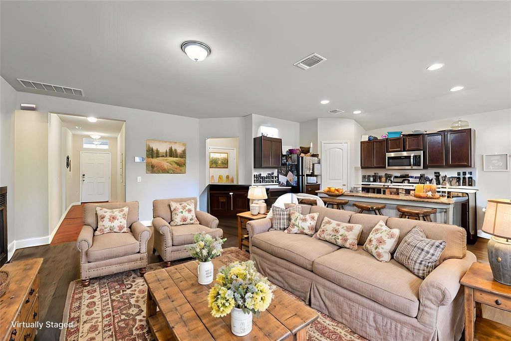 109 San Bernard TRL, Hutto, TX 78634